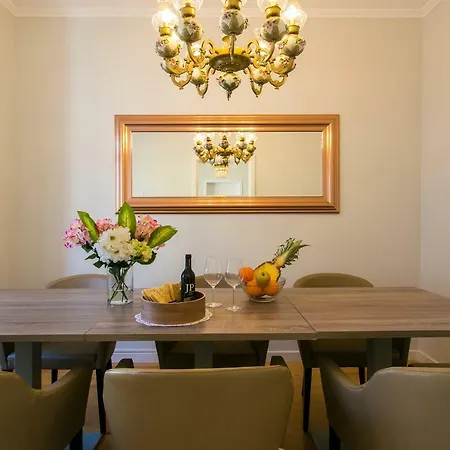 Art Deco 4 Bedrooms Flat In The Center דירה ליסבון