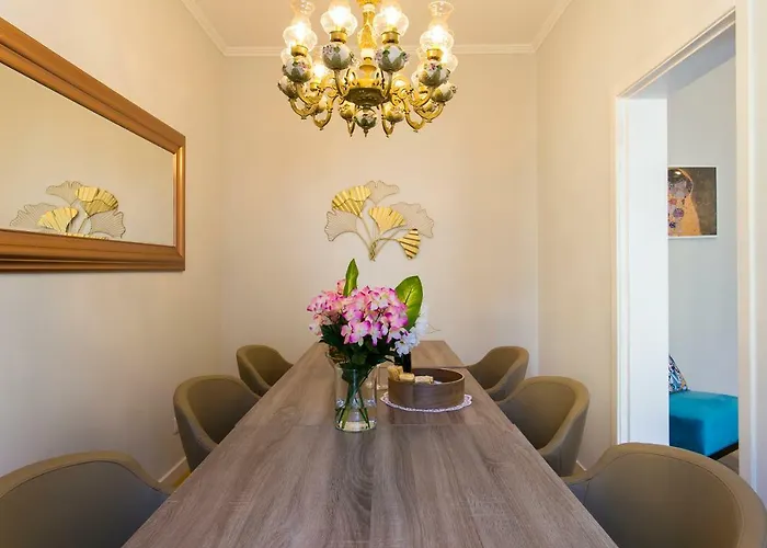 Art Deco 4 Bedrooms Flat In The Center Lisbona