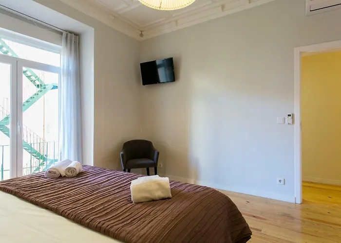Appartamento Art Deco 4 Bedrooms Flat In The Center Lisbona