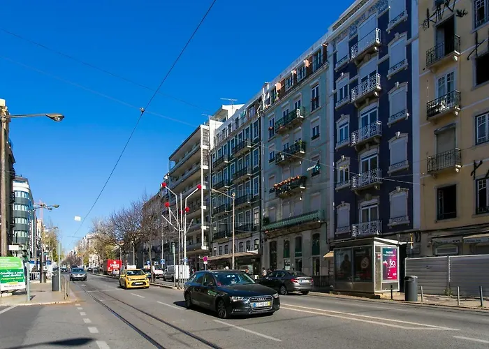 Art Deco 4 Bedrooms Flat In The Center Lisbona