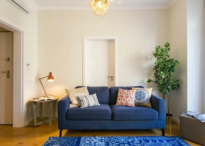 Art Deco 4 Bedrooms Flat In The Center Daire