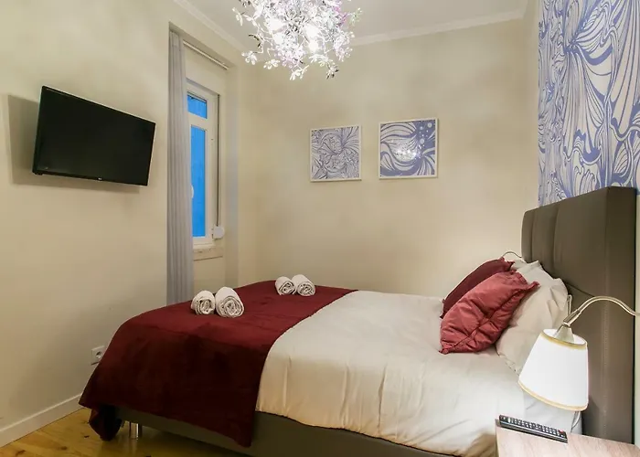 Art Deco 4 Bedrooms Flat In The Center *