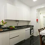 Art Deco 4 Bedrooms Flat In The Center